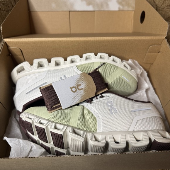 On Cloud 5 Women's Road Running Shoes Size 6 Ice Haze White/Green/Pink Worn Once - Picture 9 of 10